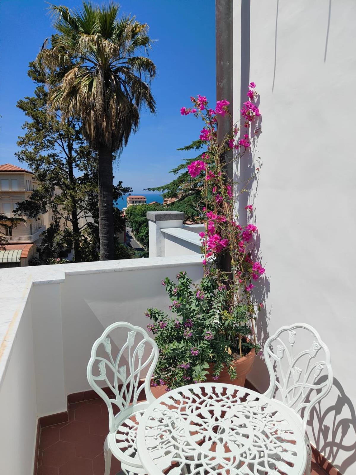 Casa Enzina Hotel Соренто Екстериор снимка